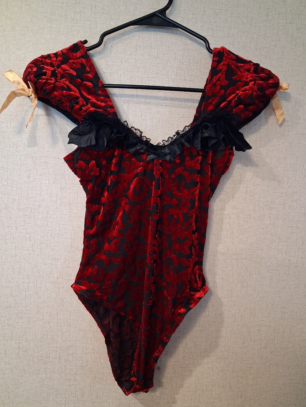 Starline Women's Red Velvet Lace-Trim Bodysuit Sz Xs